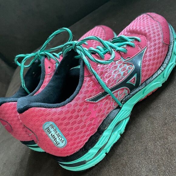 XLNT Mizuno Wave Inspire 11 Tomato Red Seafoam Green Black Womens 8 US 38.5 EUR - Picture 6 of 10